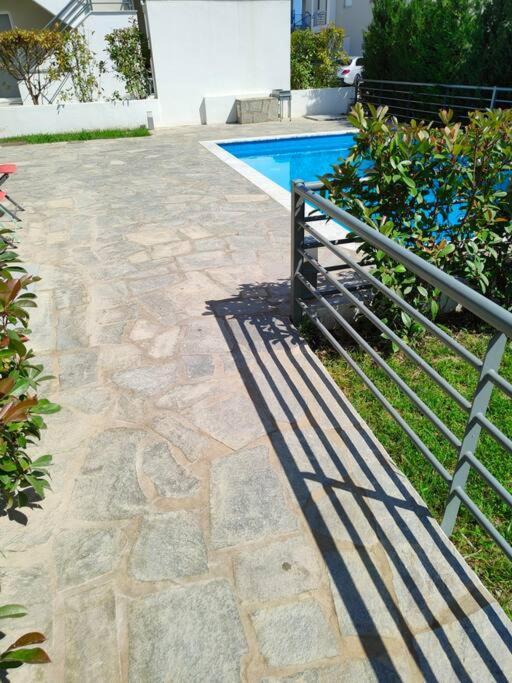 Poolview Apartment Ofrínion Exterior foto
